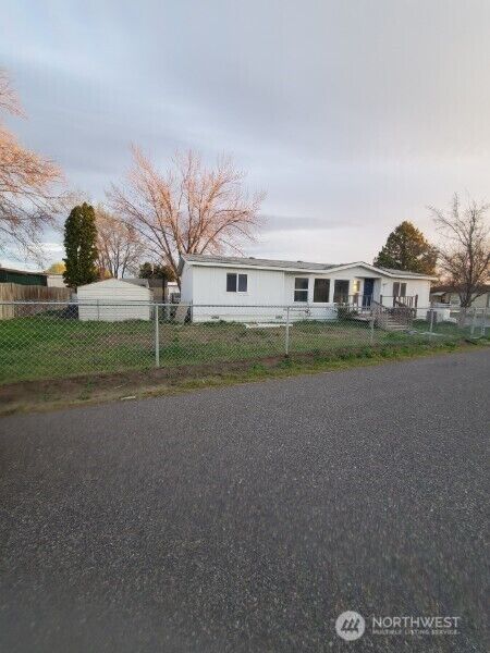 Property Photo:  6750  Desert View Drive  WA 99353 