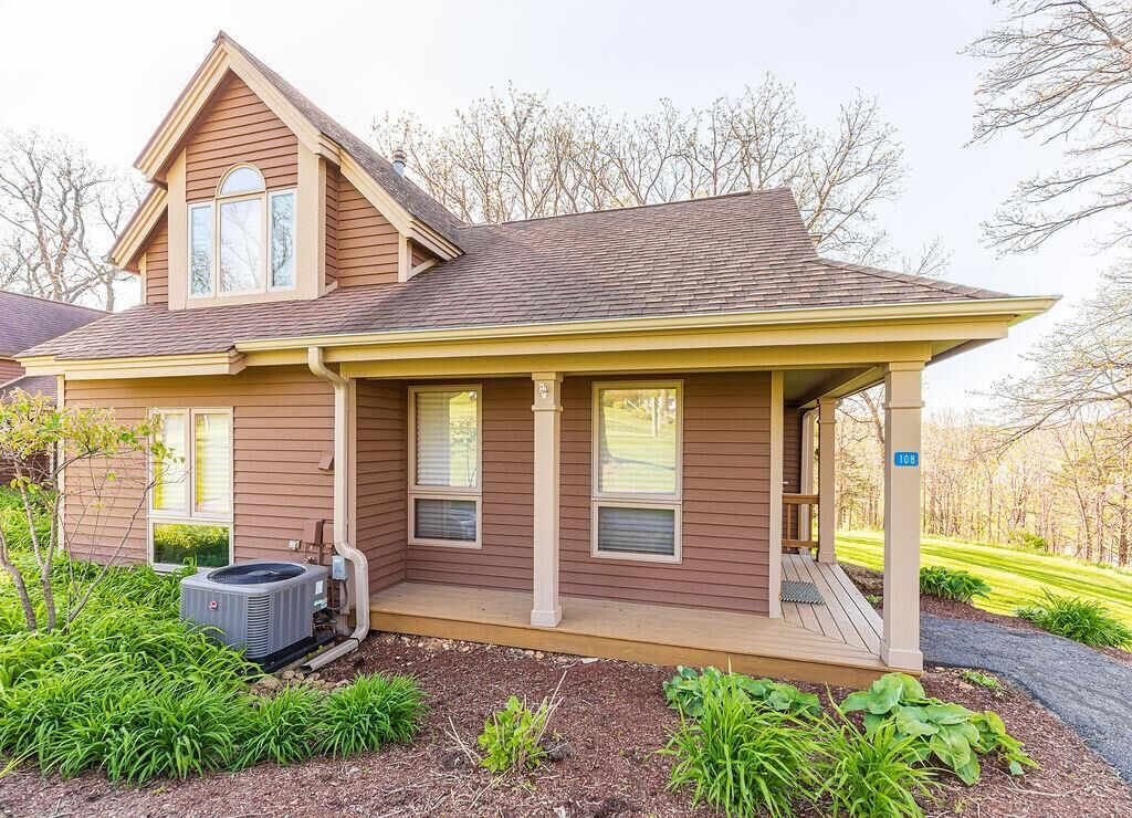 Property Photo:  108 Walnut Hill Drive  IL 61036 
