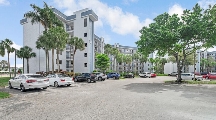 Property Photo:  4640 W Lucerne Lakes Blvd 206  FL 33467 