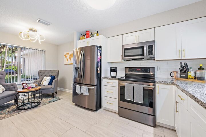 Property Photo:  1734 SW 109th Terrace 1734  FL 33324 