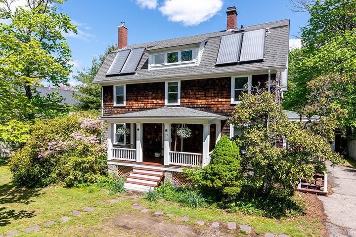 Property Photo:  17 Briar Lane  RI 02881 