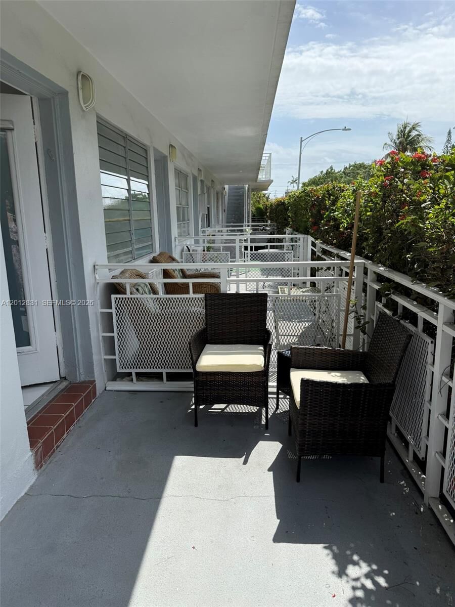 Property Photo:  901 10th St 6  FL 33139 