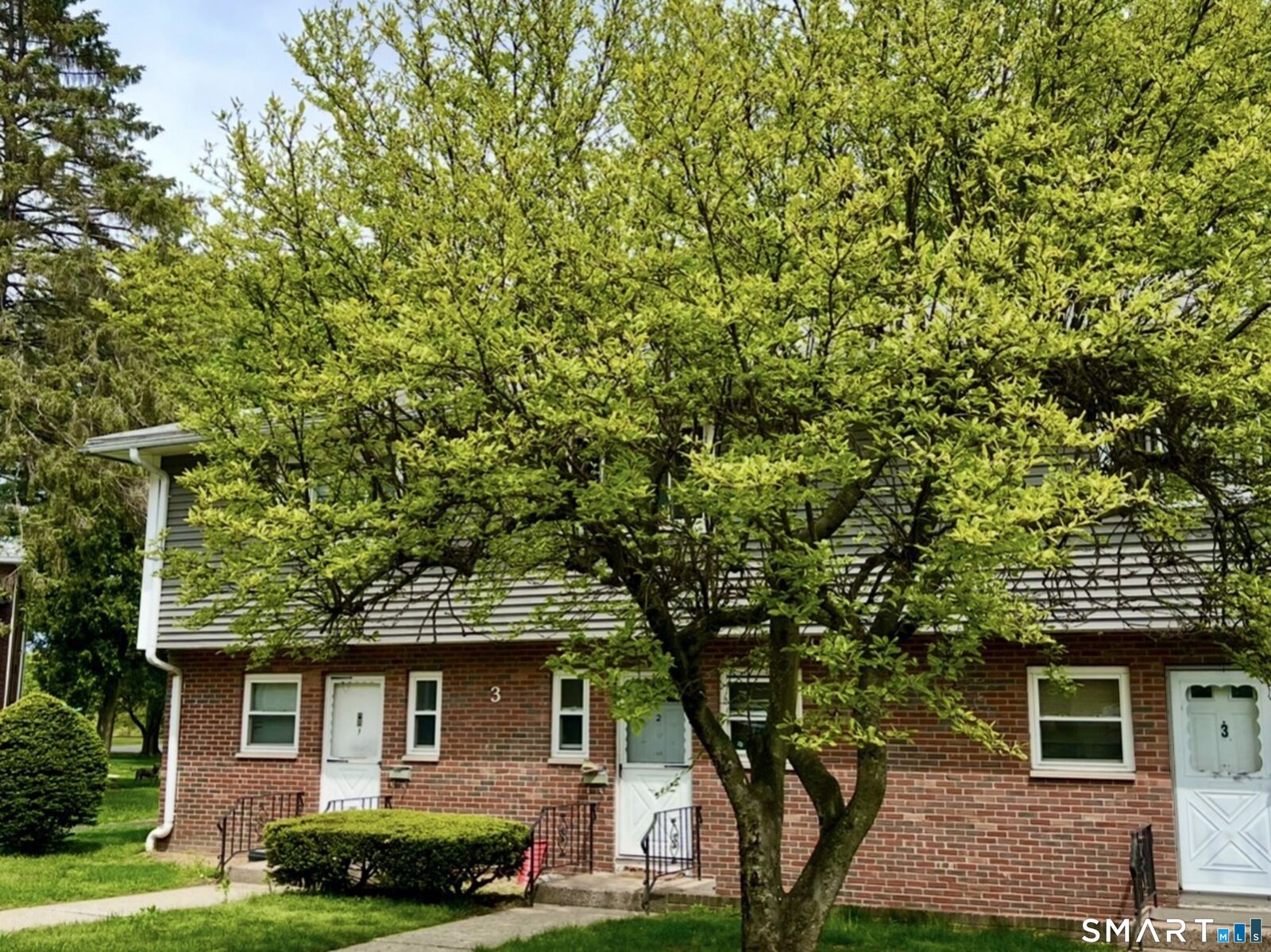 Property Photo:  3 Camelot Drive 2  CT 06002 