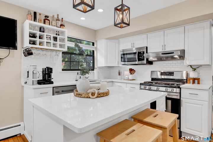 Property Photo:  33 Stevens Place 33  CT 06067 