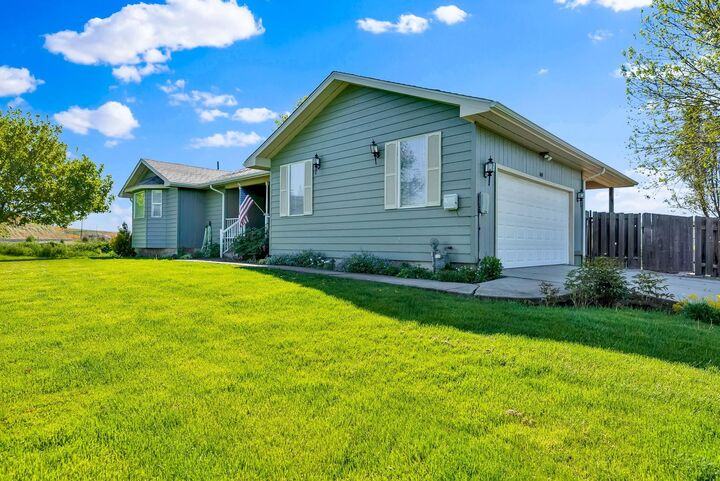 Property Photo:  601 Tomeo Ct  WA 99171 
