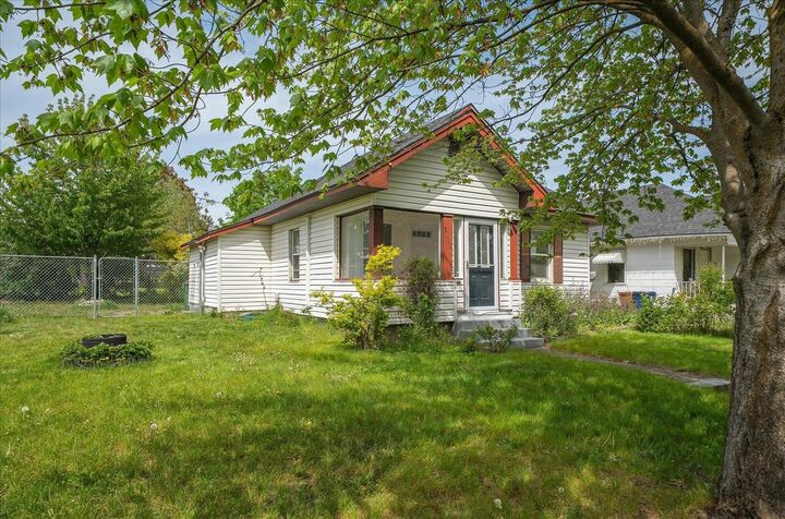 Property Photo: 2003 E Grace Ave WA 99207