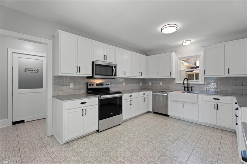 Property Photo:  632 Stokesburg Road  NC 27052 