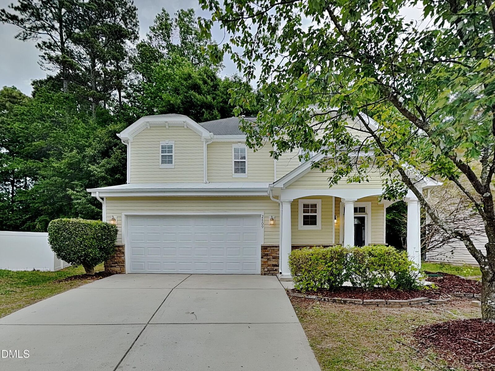 Property Photo:  2809 Roundleaf Court  NC 27604 