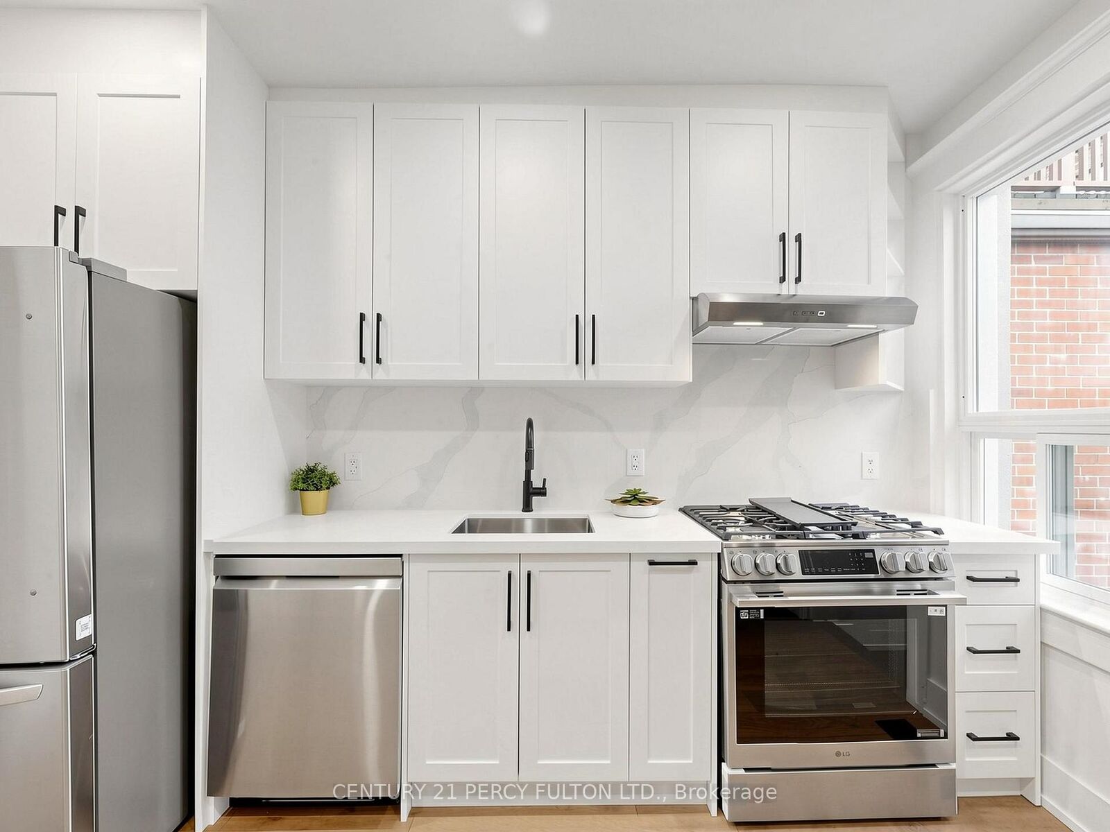 Property Photo:  26 Millicent Street  ON M6H 1W4 