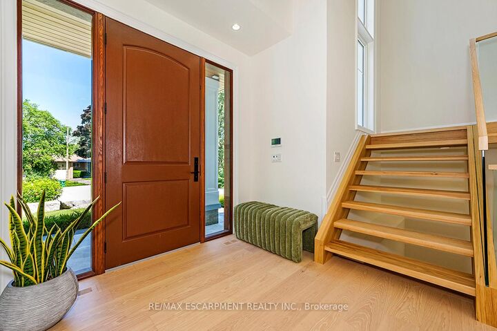 Property Photo: 1618 Dogwood Trail ON L5G 3A5