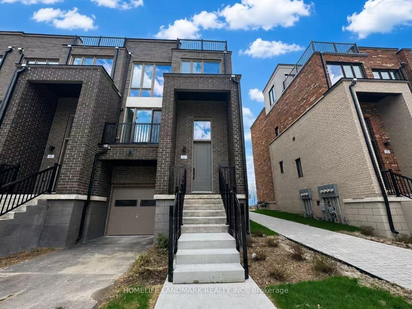 Property Photo: 17 Bancroft Lane ON L4E 1M1