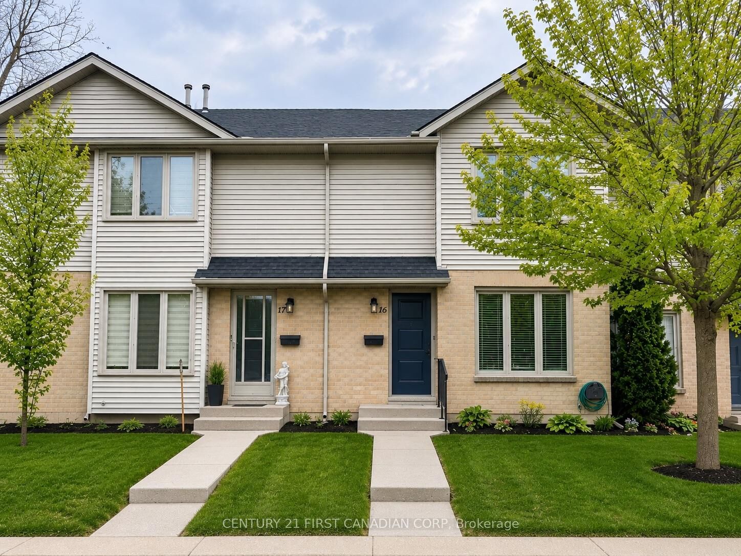 Property Photo:  925 Lawson Road 16  ON N6G 4G2 