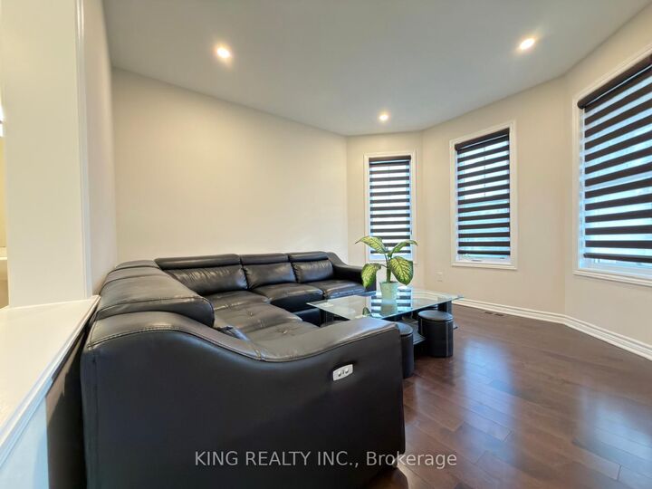 Property Photo: 24 Palmeto Court ON K2S 0X2