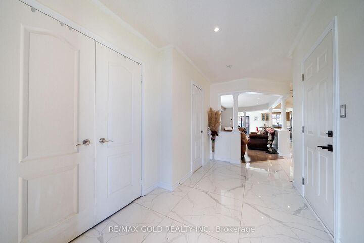 19 Spring Valley Court — photo 1