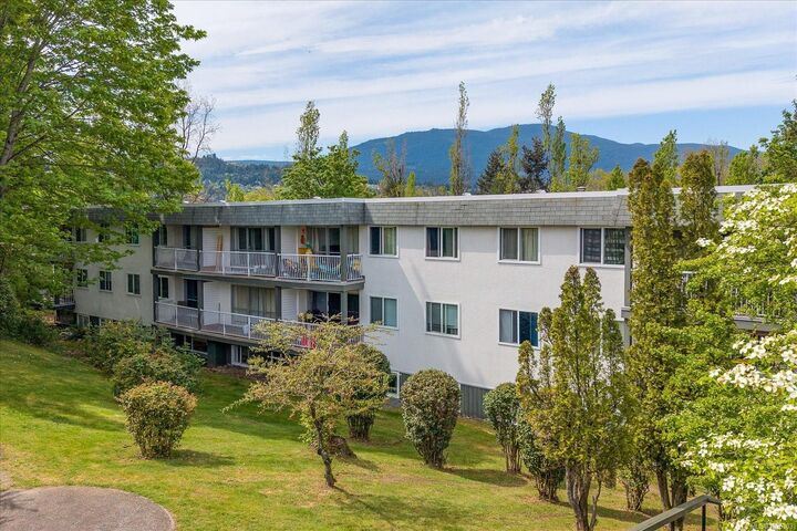 Property Photo:  999 Bowen Rd 5104  BC V9R 2A4 