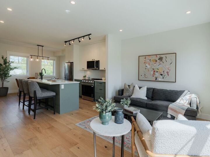 Property Photo:  1830 Allenby St 5  BC V8R 3B7 