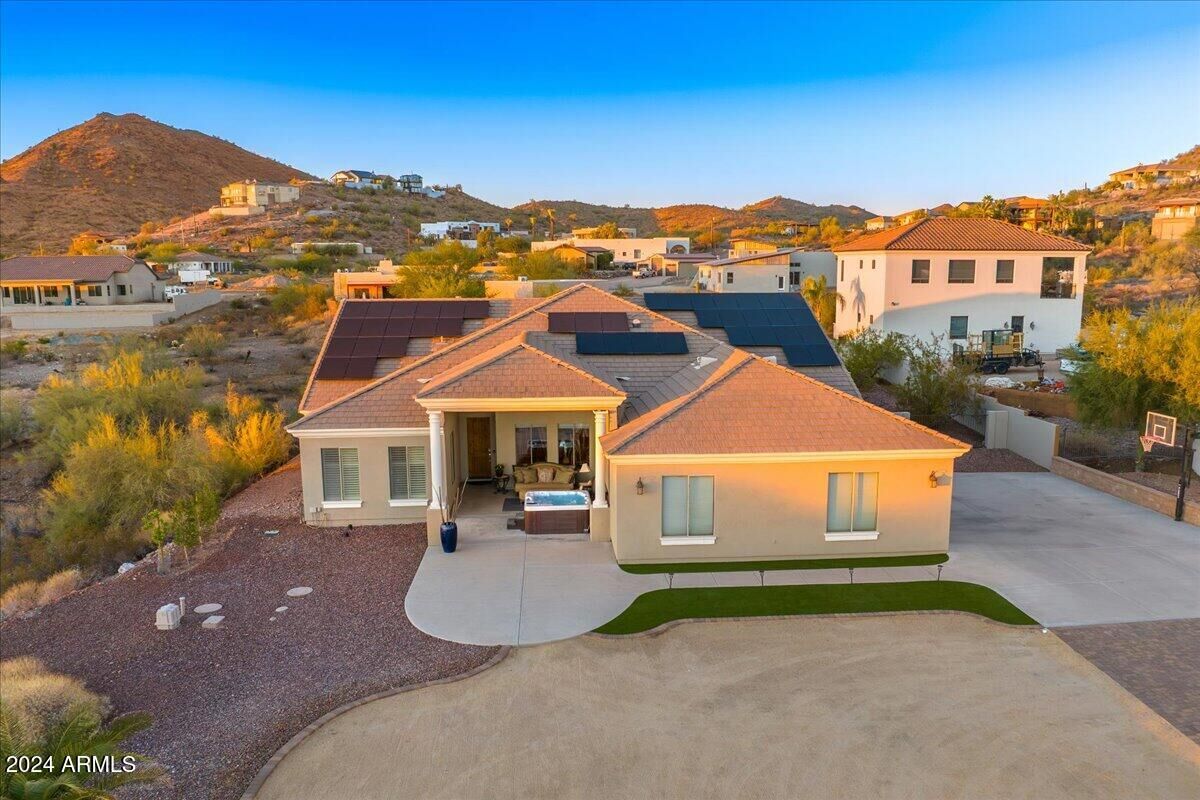 Property Photo: 412 E Yearling Road AZ 85085