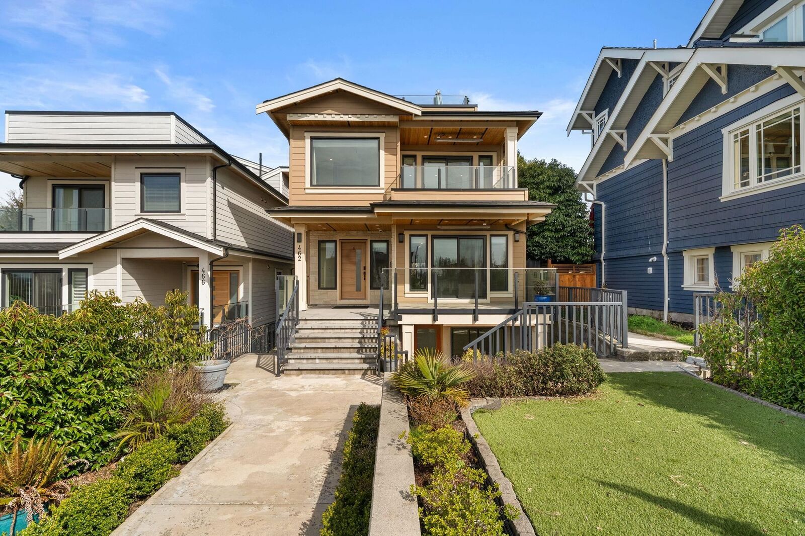 Property Photo:  462 W 14th Street  BC V7M 1P7 
