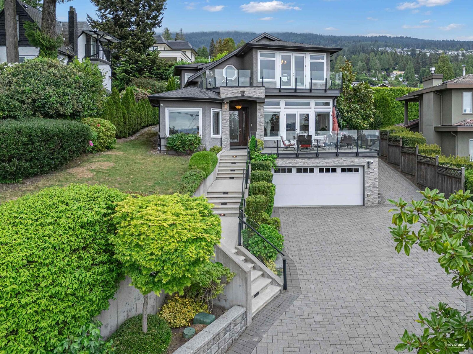 Property Photo:  2567 Lawson Avenue  BC V7V 2G1 