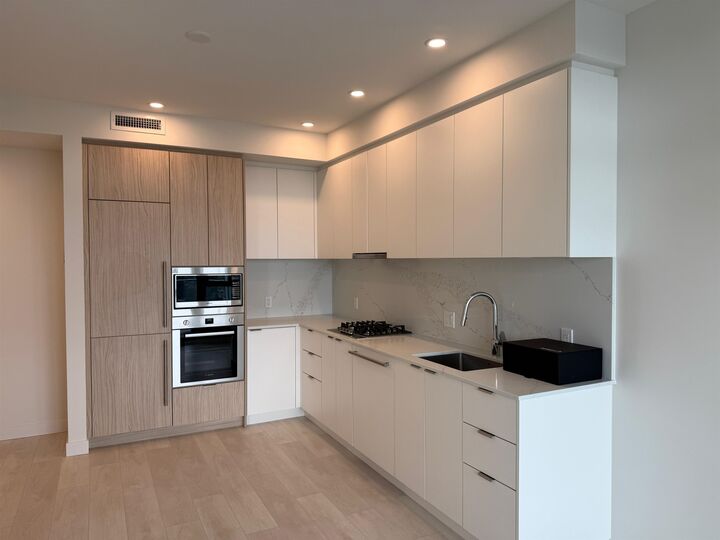 Property Photo:  537 Cottonwood Avenue 2501  BC V3J 0S4 