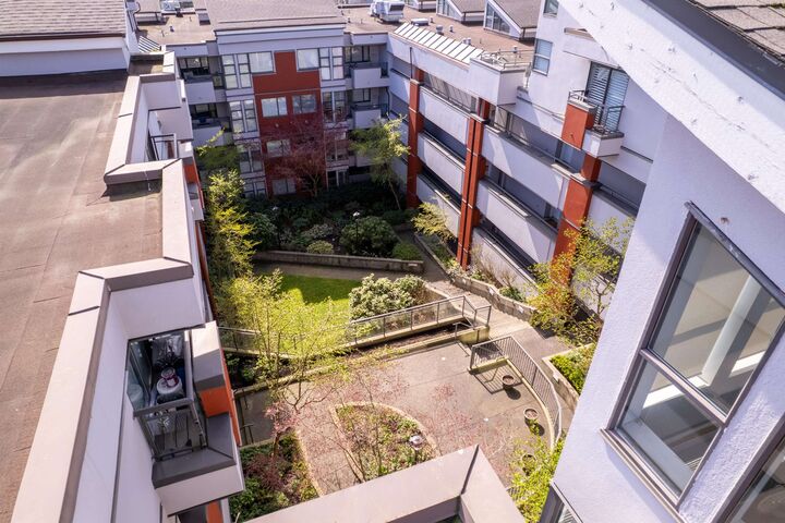 Property Photo:  305 Lonsdale Avenue 203  BC V7M 2G3 