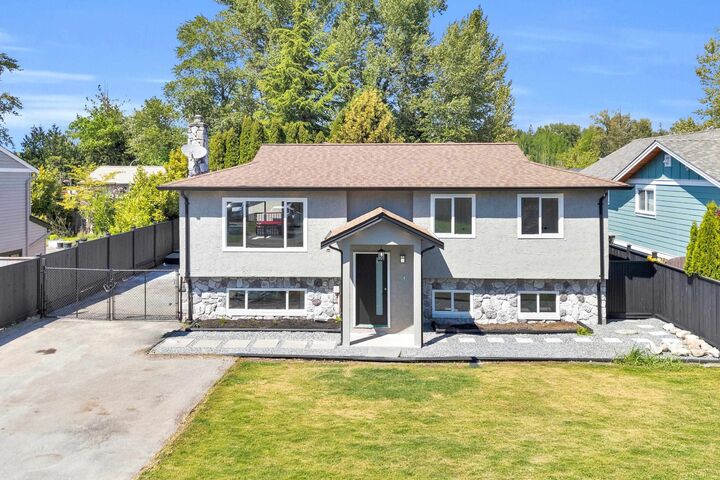 Property Photo:  26689 32A Avenue  BC V4W 3G3 