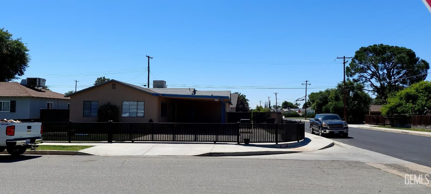 Property Photo:  1001 Cedar Avenue  CA 93280 
