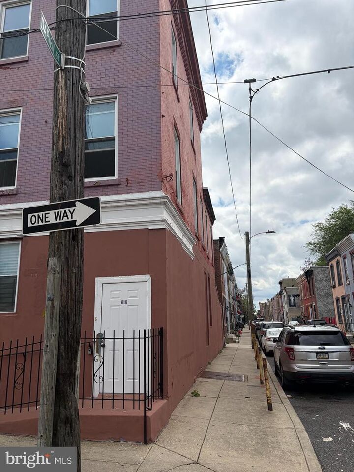 Property Photo:  810 W Somerset Street  PA 19133 