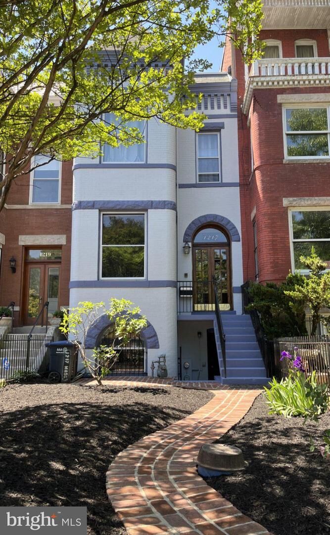 Property Photo:  1217 Massachusetts Avenue SE  DC 20003 