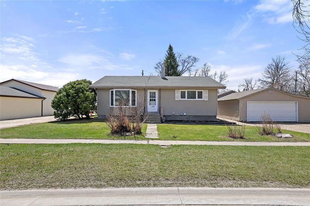 Property Photo:  120 Montreal Avenue West  MB R0G 1K0 