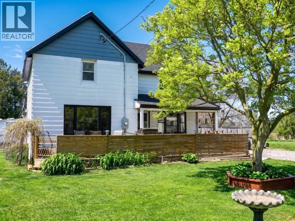 Property Photo:  691 Gregory Drive East  ON N7M 5J7 