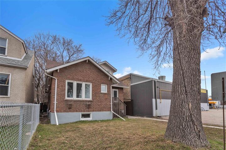 Photo de la propriété:  419 Mountain Avenue  MB R2W 1K5 