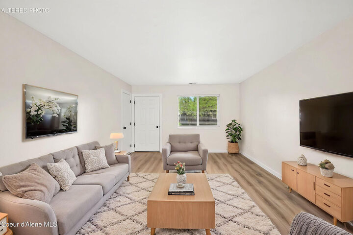 Property Photo:  1713 Main St A&Ampb  ID 83864 