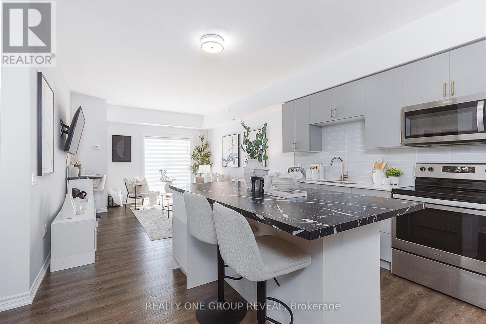 Property Photo:  290 Liberty Street North 417  ON L1C 0V5 