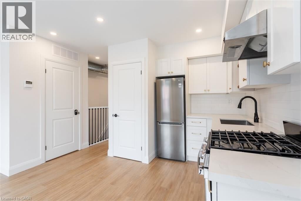 Property Photo:  113 Catharine Street North 2  ON L8R 1J5 