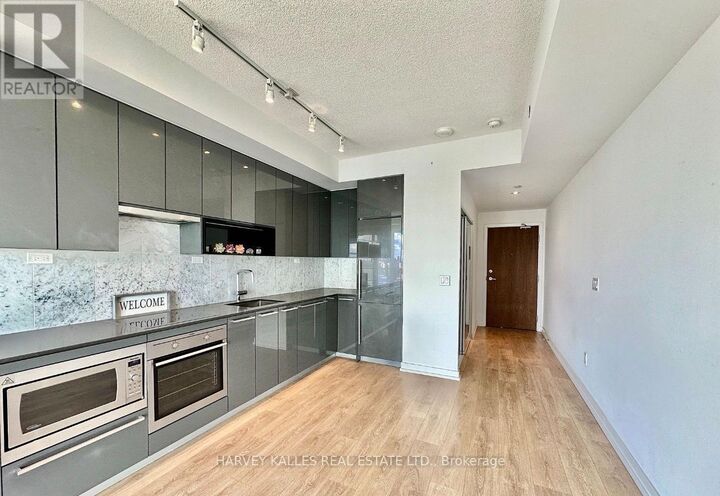 Property Photo:  115 McMahon Drive 3202  ON M2K 0E3 