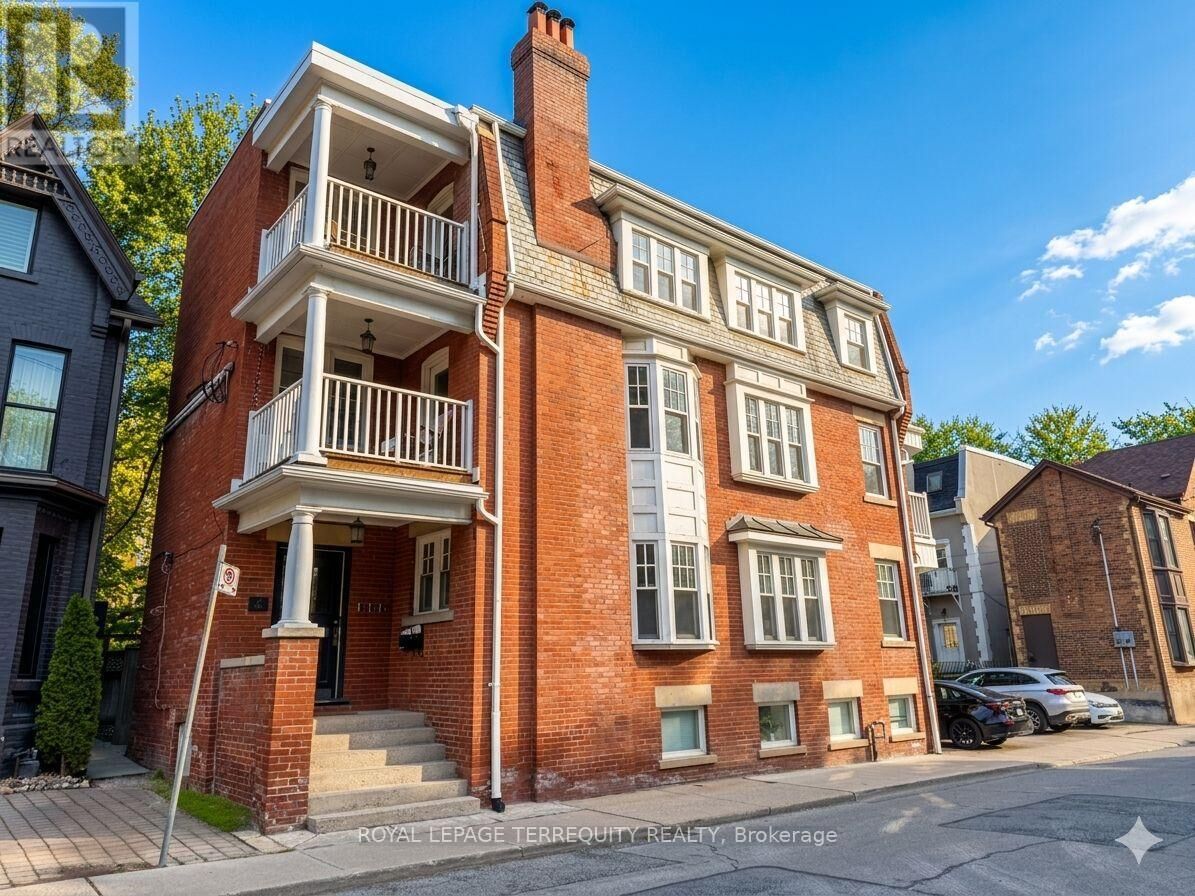 Property Photo:  8 Webster Avenue Unit 2  ON M5R 1N7 