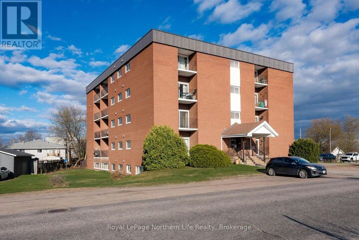Property Photo:  122 Giroux Street 203  ON P1B 7Y7 