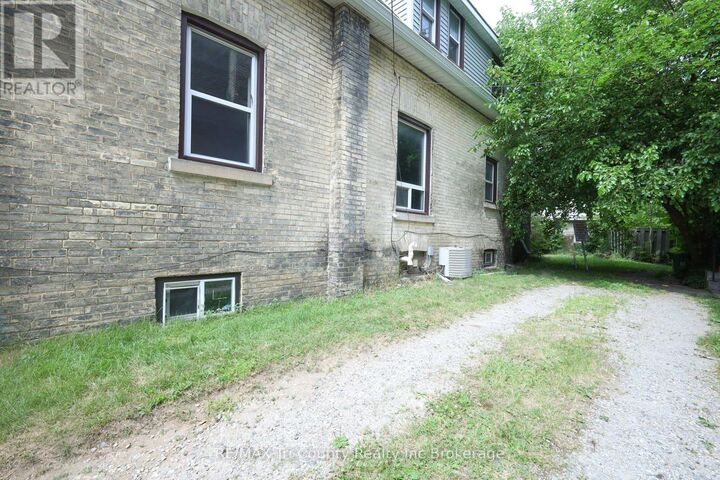 Property Photo:  358 Glebe Street East  ON N5W 3T1 