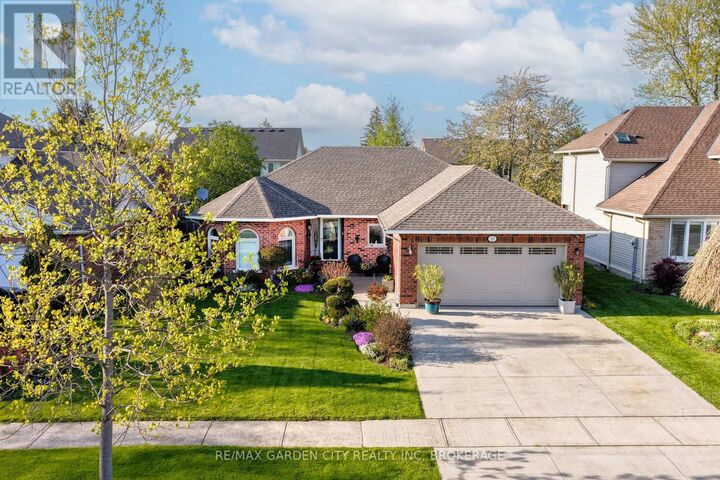 Property Photo:  13 Third Avenue  ON L2W 1A8 