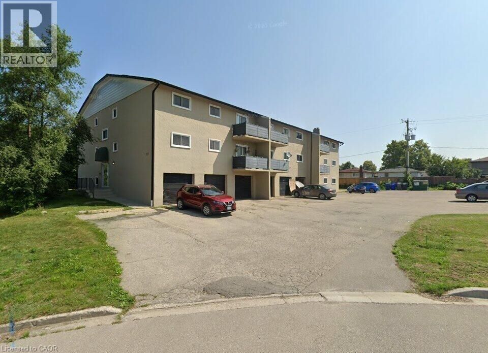 Property Photo:  815 Barbara Court 26  ON N3H 2N3 