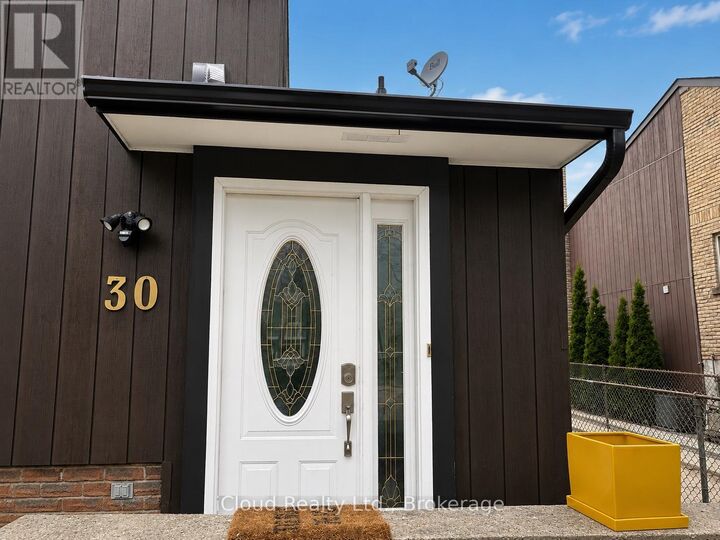 Property Photo:  30 Salisbury Circle  ON L6V 2Z5 