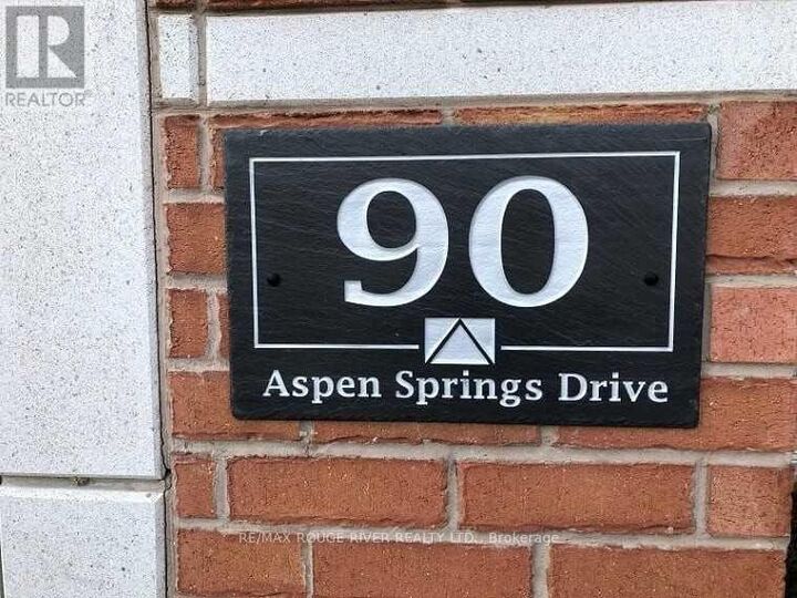 Property Photo:  90 Aspen Springs Drive 102  ON L1C 5N3 