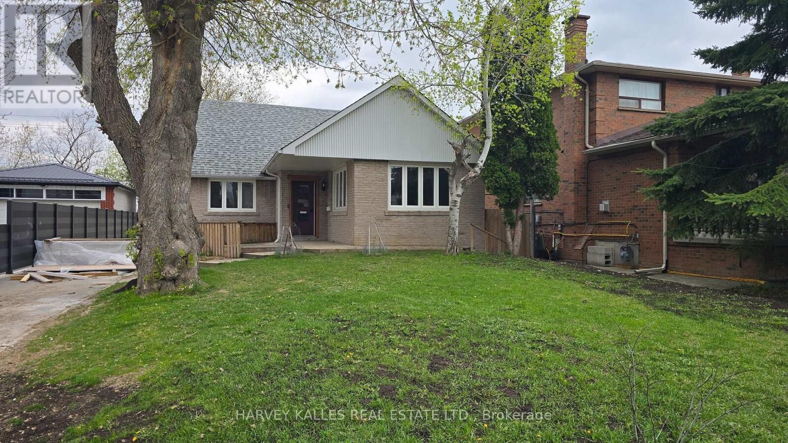 Property Photo:  279 Cornelius Parkway Upper  ON M3K 1T6 