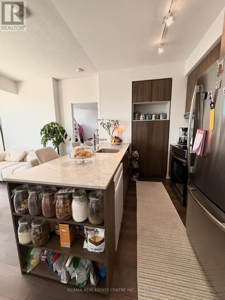 Property Photo:  2520 Eglinton Ave Avenue West 1322  ON L5M 0Y2 