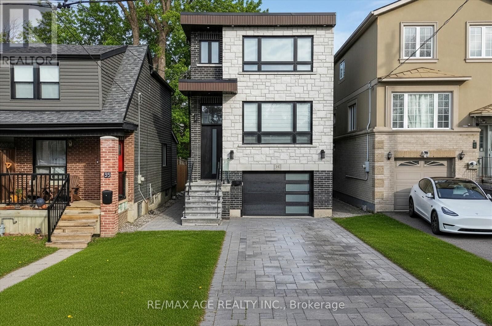 Property Photo:  33 August Avenue  ON M1L 3M8 