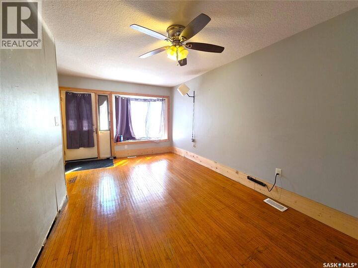 Property Photo:  829 I Avenue N  SK S7L 2H2 
