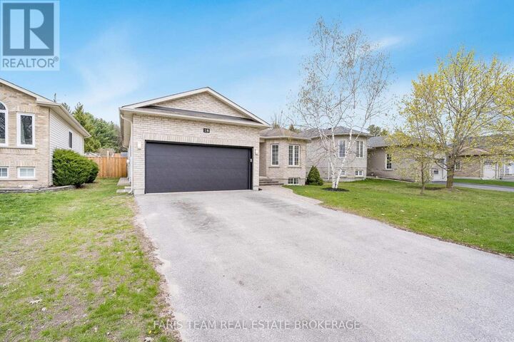 Property Photo:  28 Stonemount Crescent  ON L0M 1B4 