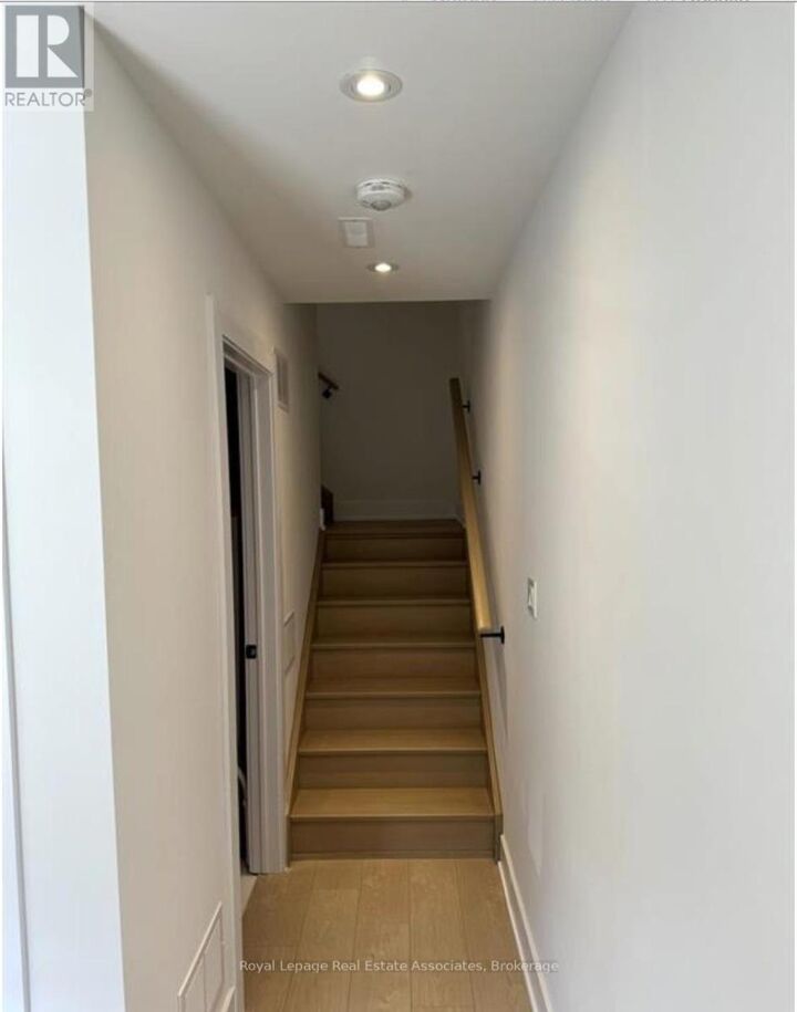 Property Photo:  22 Hay Lane  ON L9J 0V5 