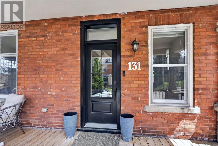 Property Photo:  131 2nd Avenue Southwest  ON N0G 1L0 
